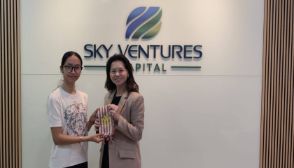 Cambodian-Student-ROEUN-CHHORMRACHNA-Completes-Successful-Internship-at-Singapore-Financial-Firm