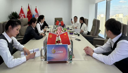 Hu-Ping,-Chairman-of-Bei-JiLing,-an-EU-listed-company,-held-a-meeting-and-signed-a-strategic-cooperation-agreement-with-Li-He,-Secretary-General-of-the-World-Schools-League