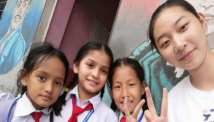 Volunteer student with Nepal kids